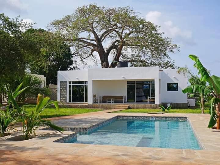 4 U Luxury Bungalows Diani شاطئ دياني المظهر الخارجي الصورة